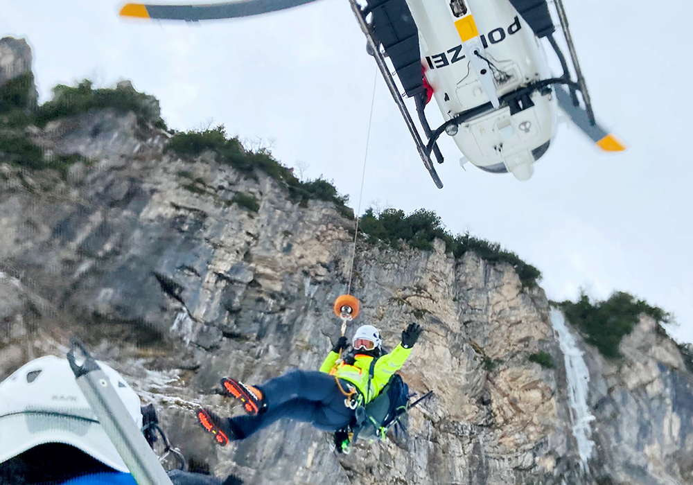 Polizeibergführer des Alpinen Einsatzzugs  im Hubschraubereinsatz
